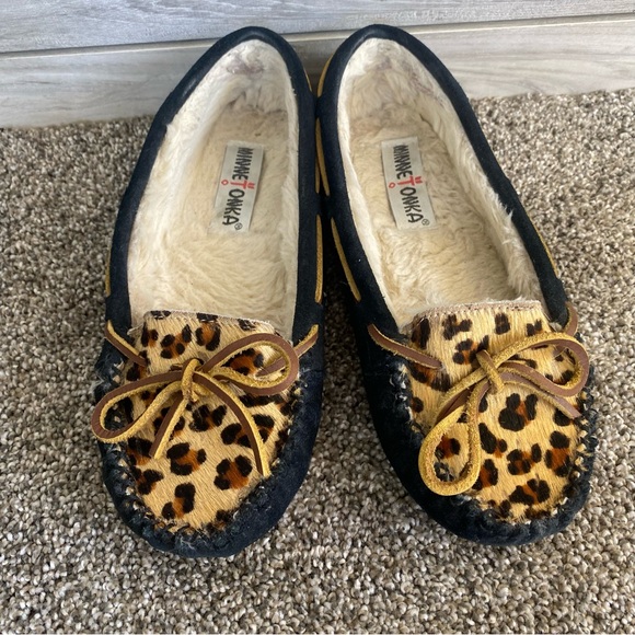 Minnetonka Cally leopard print suede bow slip on plush pile penny loafer flats 6 - Picture 7 of 8